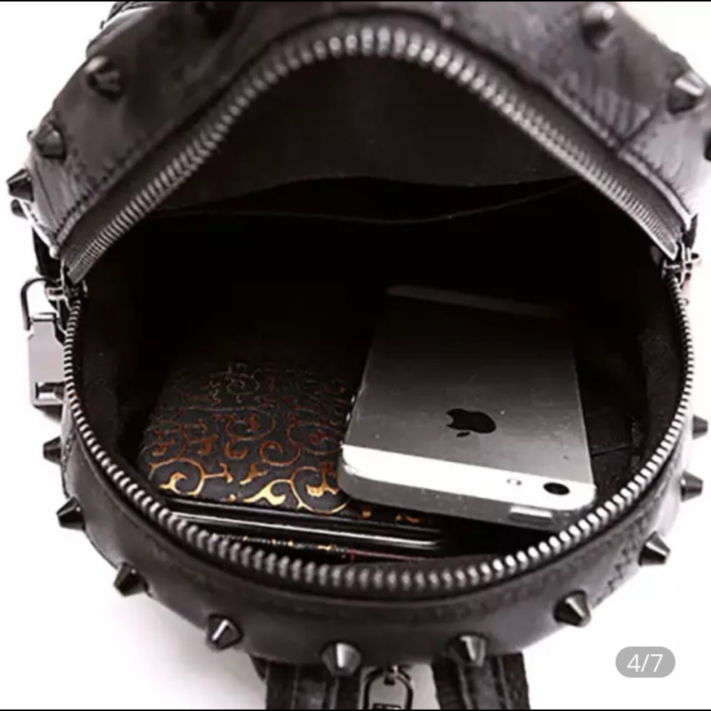 Small backpack - Picture 2 of 3